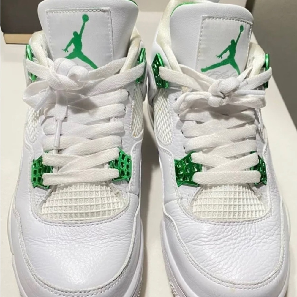Jordan 4 Metallic Green Size 9.5